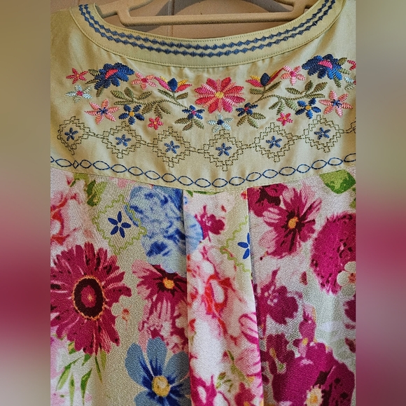 John Mark Boho Green Floral Embroidered Tunic Blouse - Size XL - Picture 9 of 9